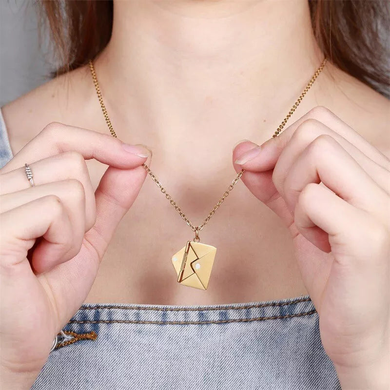 Minimalist Envelope Pendant Necklace – Elegant & Timeless Design