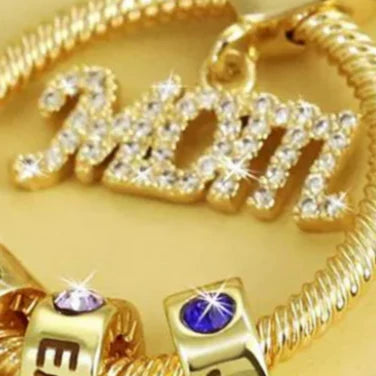 5 Heartwarming Mother’s Day Gift Ideas from CustomLove