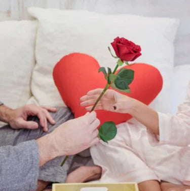 Trending Love Couple Gifts Online: What’s Popular Right Now?