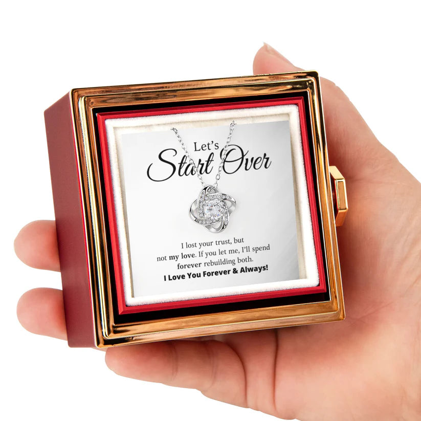 Elegant knot pendant necklace